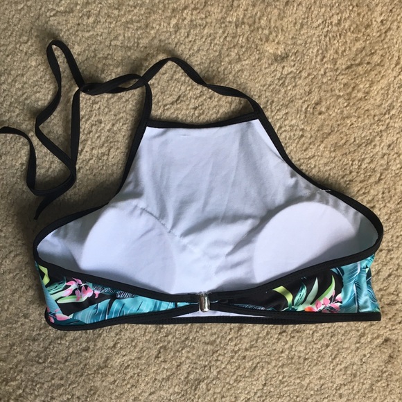 Bikini Set - Picture 2 of 4